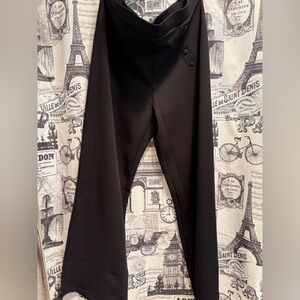 High waist, waistband with elastic, decorative buttons at front. Wide legs.